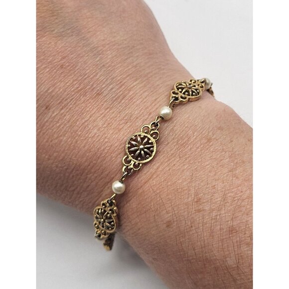 Monet Jewelry - MONET VTG Gold Tone Faux Pearl Floral Medallion Dainty Bracelet
